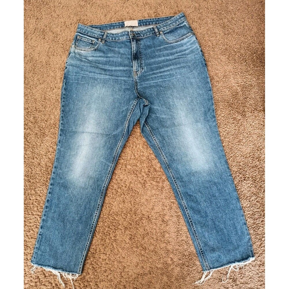 Vintage EVERLANE The Curvy Cheeky Jean Light Wash Women’s Size 35 Raw Hem